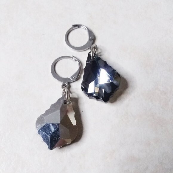 Sexy! Seductive! Decadent! Gorgeous! Festive! Black Shimmering Bling Chandeliers - Picture 11 of 12